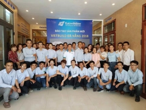  Eurowindow đào tạo nhân viên kinh doanh về sản phẩm mới trưng bày tại Vietbuild Đà Nẵng 2018