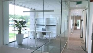  Ứng dụng vách kính chống cháy trong thiết kế nội thất 2025