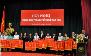 Eurowindow nhận cờ thi đua xuất sắc năm 2012 của Chủ tịch UBND TP Hà Nội