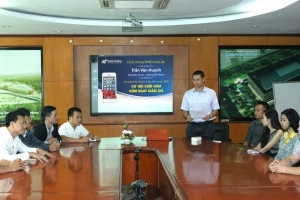  Nhân viên kinh doanh xuất sắc đầu tiên của khu vực miền Bắc nhận IPhone 5