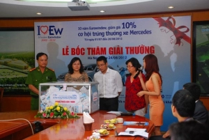 Chúc mừng Khách hàng Võ Thị Tâm (TP.HCM) đã trở thành chủ nhân giải đặc biệt xe Mercedes trị giá hơn 1,3 tỷ đồng