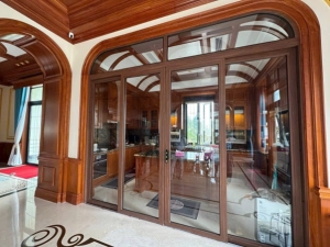  Cửa kính cường lực cách âm có tốt không? Giải đáp chi tiết từ chuyên gia