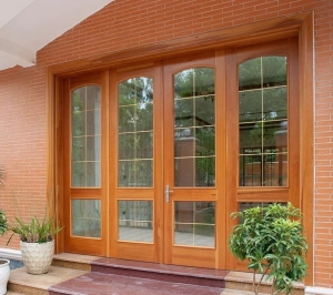 Khám phá các mẫu cửa gỗ 4 cánh đẹp cho mặt tiền ngôi nhà