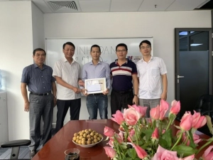  Trao thưởng cá nhân xuất sắc tháng 07 trong chương trình thi đua nội bộ phòng Kinh doanh Nhựa