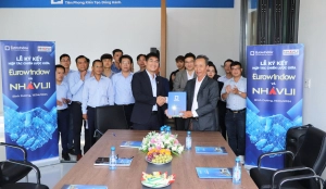  ĐỐI TÁC NHÀ VUI THAM QUAN NHÀ MÁY VÀ KÝ KẾT HỢP TÁC CHIẾN LƯỢC VỚI EUROWINDOW