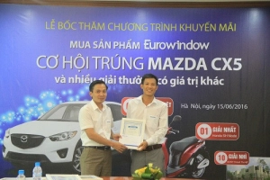 Khen thưởng NVKD xuất sắc trong CTKM “Mua sản phẩm Eurowindow – cơ hội trúng Madaz CX 5”