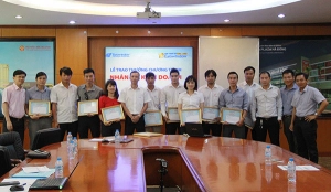  Lễ trao thưởng “Nhân tài Kinh doanh” trong CTKM “Mừng sinh nhật quà hấp dẫn”