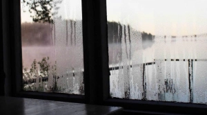  Cửa không đọng nước mùa nồm – Nên chọn loại nào?