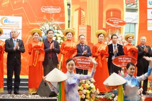  TRIỂN LÃM VIETBUILD HÀ NỘI 2024: CỬA THÔNG MINH THẾ HỆ MỚI EUROWIDOW HÚT KHÁCH