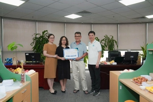  Tri ân cán bộ Thanh tra công trình Bùi Việt Huân nghỉ hưu ở Eurowindow