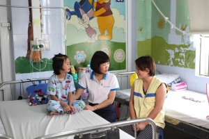  Eurowindow thăm trẻ em bệnh tim bẩm sinh tại Bệnh viện E Hà Nội