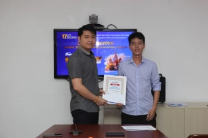  Trao thưởng nhân viên kinh doanh xuất sắc tuần 4,5 và tháng 9 nhân kỷ niệm 17 năm thành lập công ty