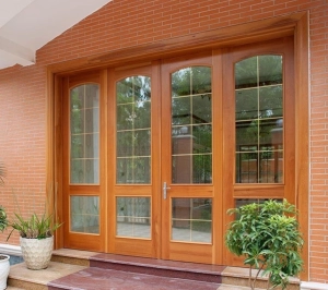 Ưu điểm cửa gỗ pano kính Eurowindow cao cấp