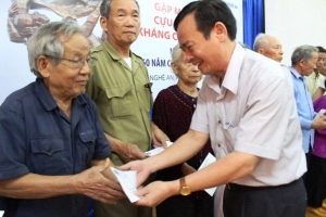  Từ thiện tặng quà TNXP ở Nghệ An