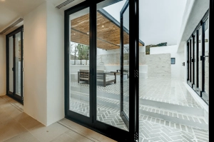  Cửa nhôm mở quay Eurowindow – Tiện lợi và an toàn