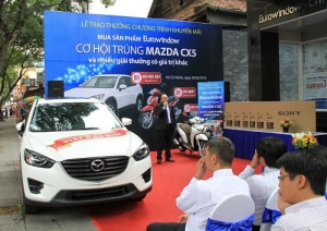  Eurowindow trao thưởng xe MAZDA CX5 cho khách hàng