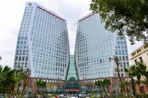 Những điều cần biết khi lắp đặt vách kính cường lực khổ lớn