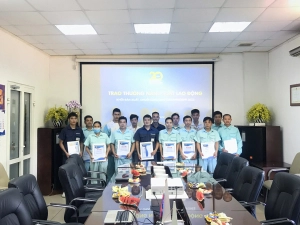  NHÀ MÁY 1 TRAO THƯỞNG THI ĐUA NĂNG SUẤT LAO ĐỘNG THÁNG 8/2022