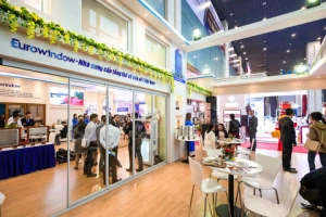  Khu trưng bày sản phẩm Eurowindow thu hút khách tại Vietbuild Hà Nội 2017