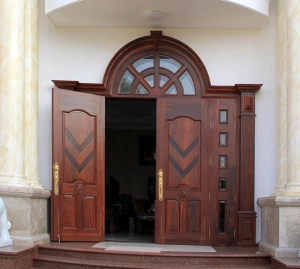  Phong thủy khi chọn cửa gỗ tự nhiên cho cửa chính nhà ở