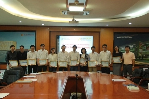  Trao thưởng NVKD xuất sắc đạt danh hiệu “Nhân tài Kinh doanh” trong CTKM “Mừng sinh nhật quà thật hấp dẫn”