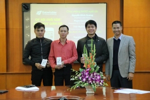  Ba chiếc IPhone 5 tiếp theo đã được trao cho chủ nhân xứng đáng