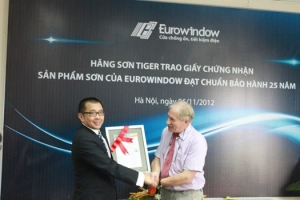  Dây chuyền sơn Eurowindow đạt tiêu chuẩn chất lượng bảo hành 25 năm của hãng Tiger